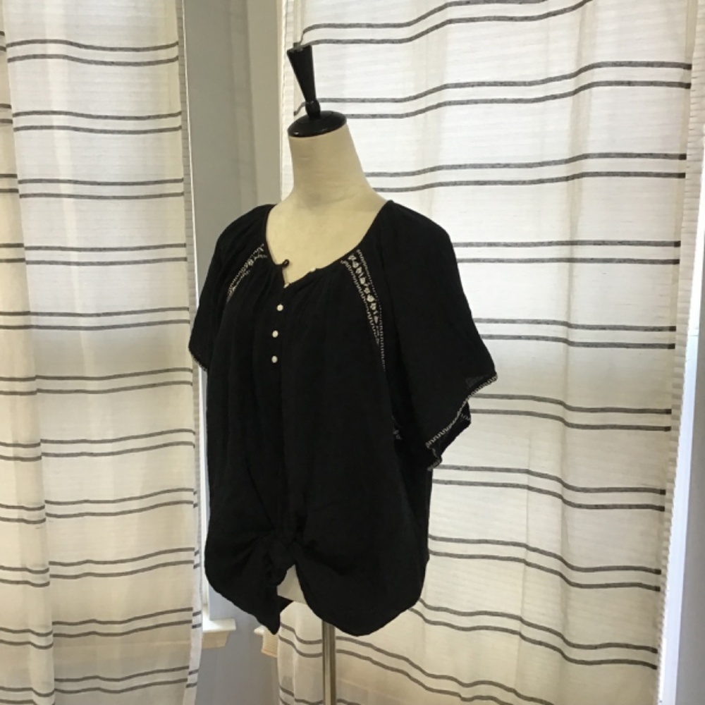 NWT Old Navy Women Size 3X Black Flutter Sleeve Embroidered Swing Blouse Boho - Picture 3 of 13